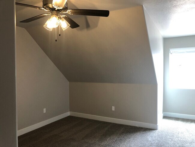 Building Photo - 1548 W Pyrite Ln