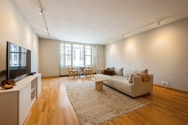 Foto del edificio - 1325 N State Pkwy