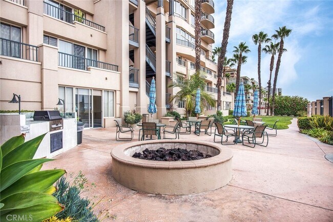 Building Photo - 850 E Ocean Blvd