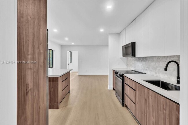 Building Photo - 1123 NE 1st Ave.