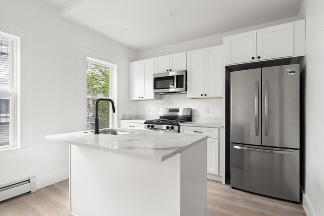 Foto del edificio - 467 E 3rd St