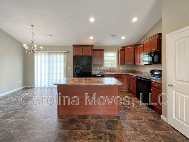 Foto del edificio - 245 Sleepy River Rd