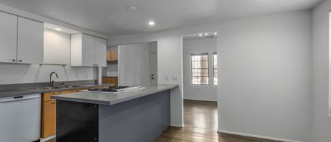 Foto del edificio - 1030 E Polk St