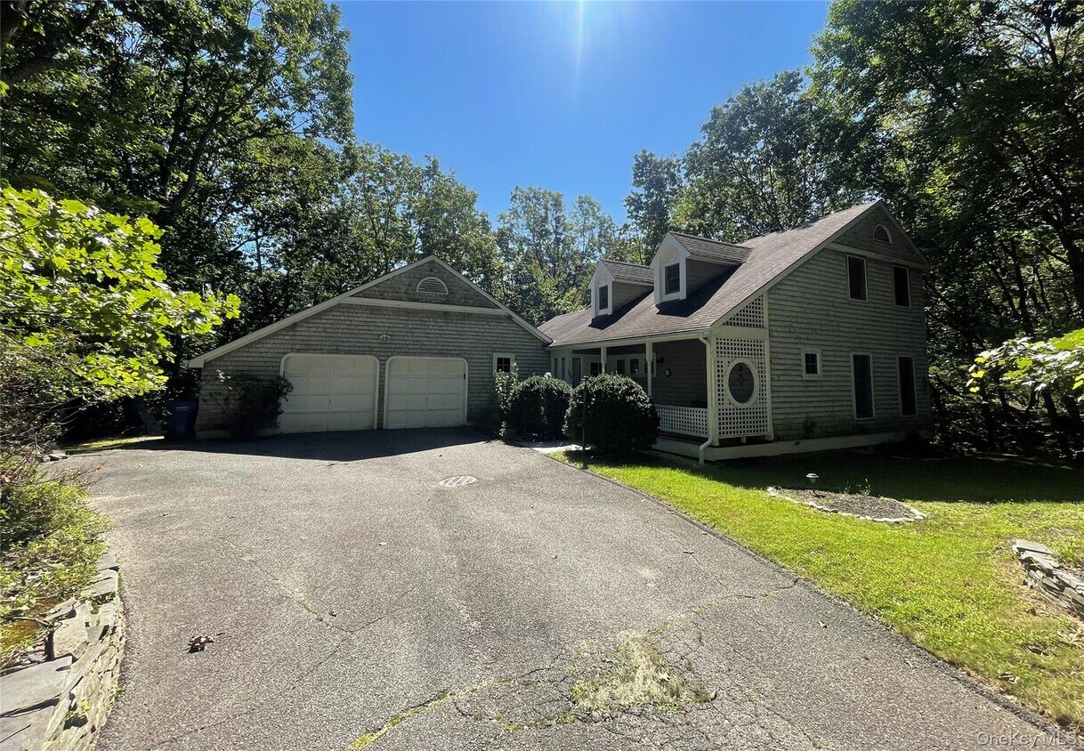 Primary Photo - 106 Laurel Ln