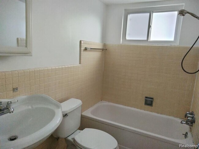 Foto del edificio - 4830 Briarwood Ave