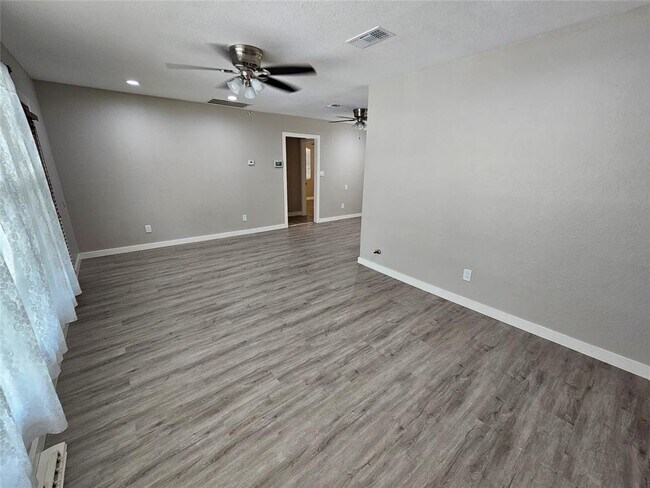 Foto del edificio - 6826 Myrtle St