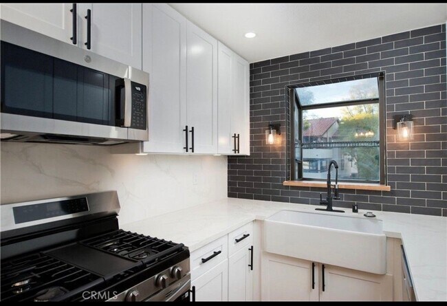 Foto del edificio - 18028 Saratoga Way