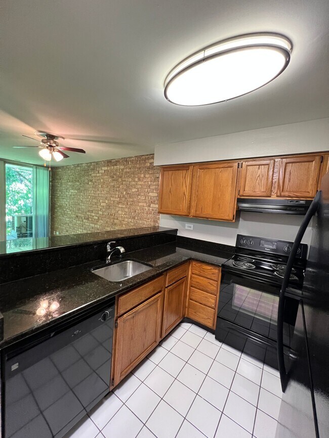 Photo - 5750 Abbey Dr (Lisle, IL) Apartment