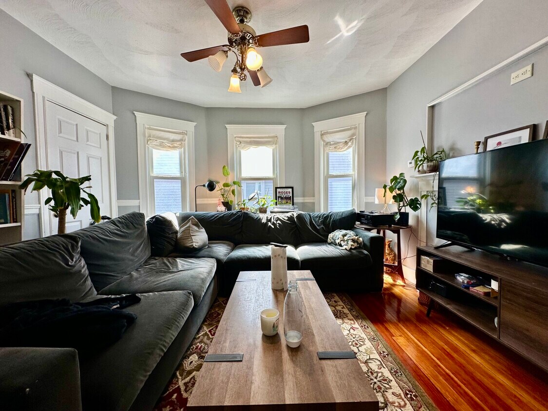 Foto principal - 121 Lowell St