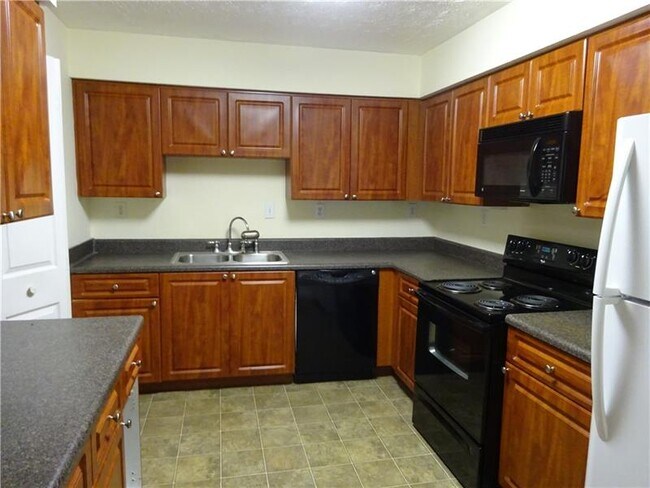 Building Photo - 230 Brittany Ct