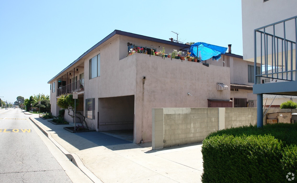 Building Photo - 501 Alexander St