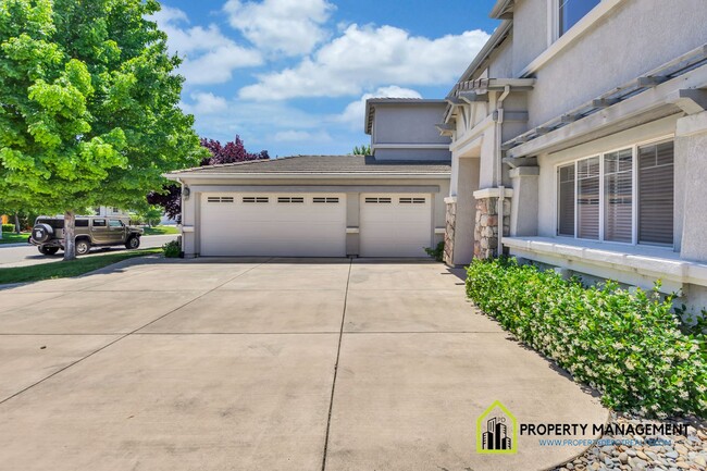 Foto del edificio - Luxury 5-BR Home Rental in Elk Grove