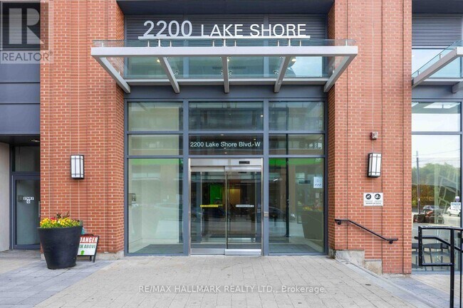 Building Photo - 2200-2200 Lake Shore Blvd W
