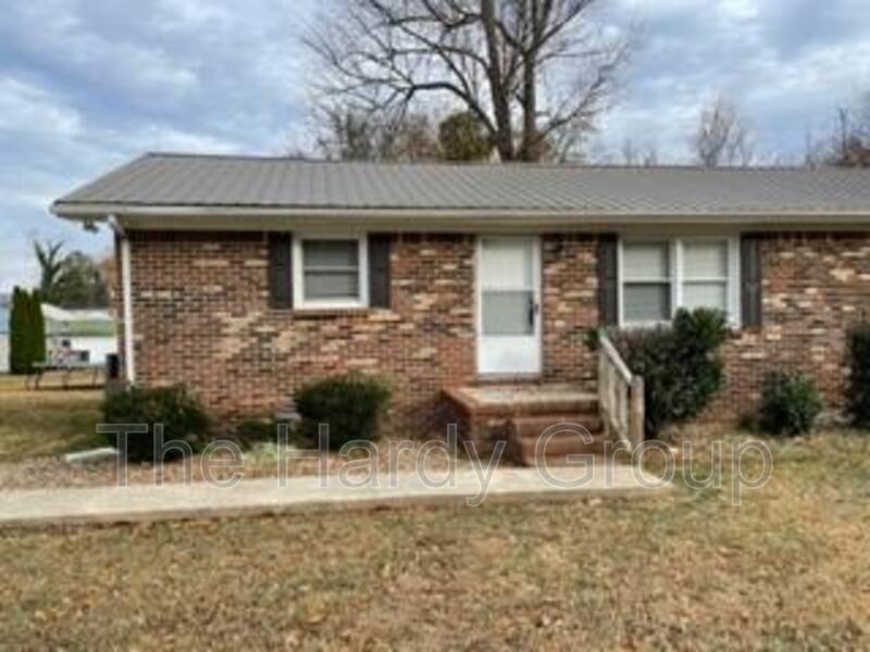 Primary Photo - 105 7th Ave S