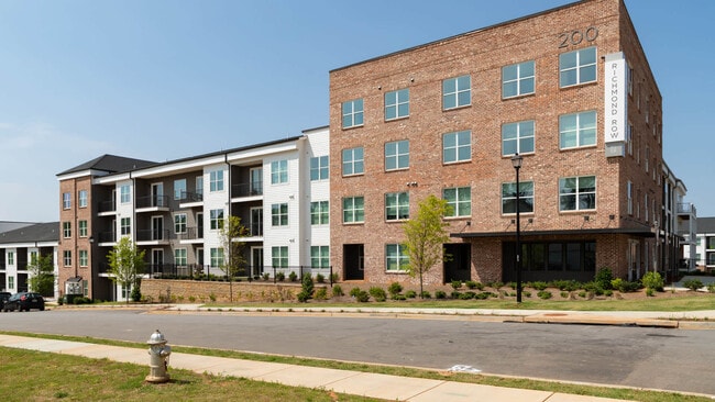 Building Photo - Richmond Row