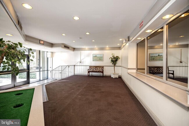 Foto del edificio - 4415 Briarwood Ct N
