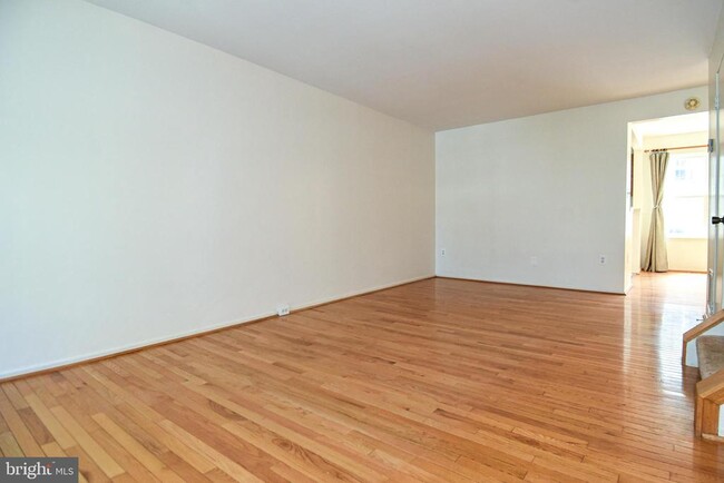 Building Photo - 2304 Hunters Square Ct