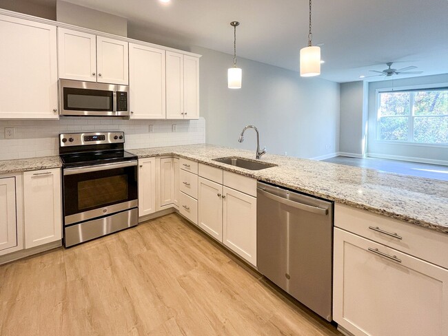 Foto del edificio - 3bd/3.5ba Townhome in Charlottesville