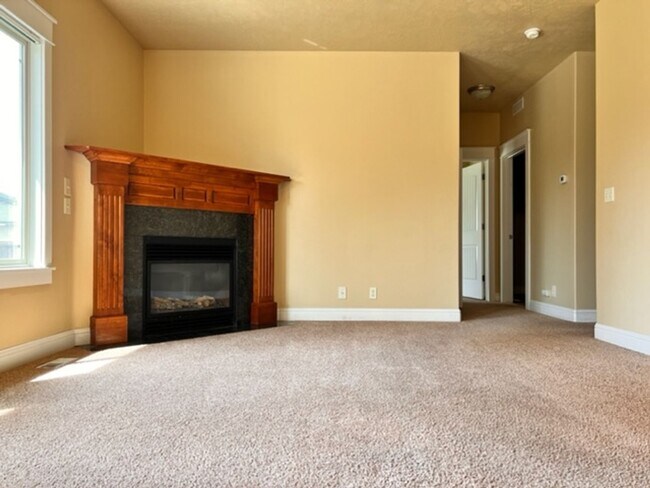 1935 W Marten Creek Dr Meridian - 1935 W Marten Creek Dr Meridian Id Building Photo 