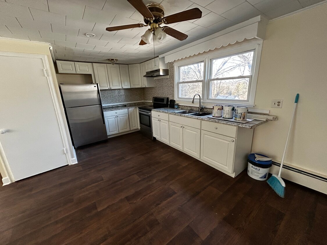 Kitchen - 238 Main St (Durham, CT)