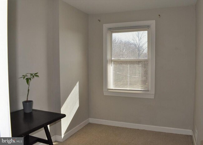 Foto del edificio - 4835 Midline Rd