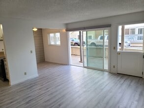 Building Photo - 210 Lugonia St