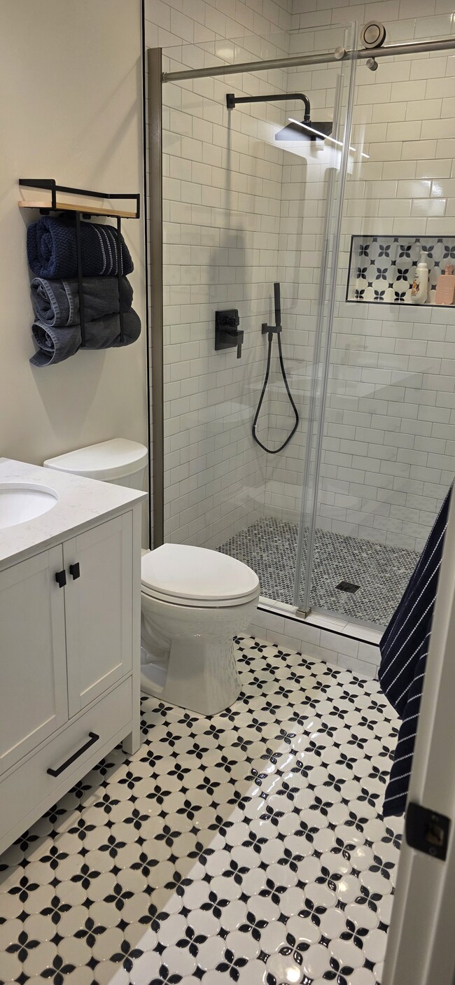 Baño - 107 S Moonlit Rd