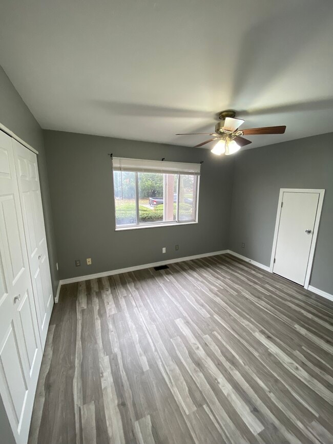 Building Photo - 207 College Ave