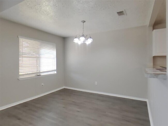 Foto del edificio - 16319 Silver Sky Ln