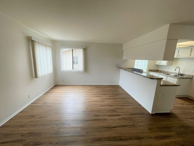 Foto del edificio - Upgraded 1+1 Midtown Duplex