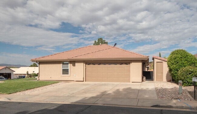 Foto del edificio - Spacious 3-Bedroom Home with Incredible Garage & Prime Location!