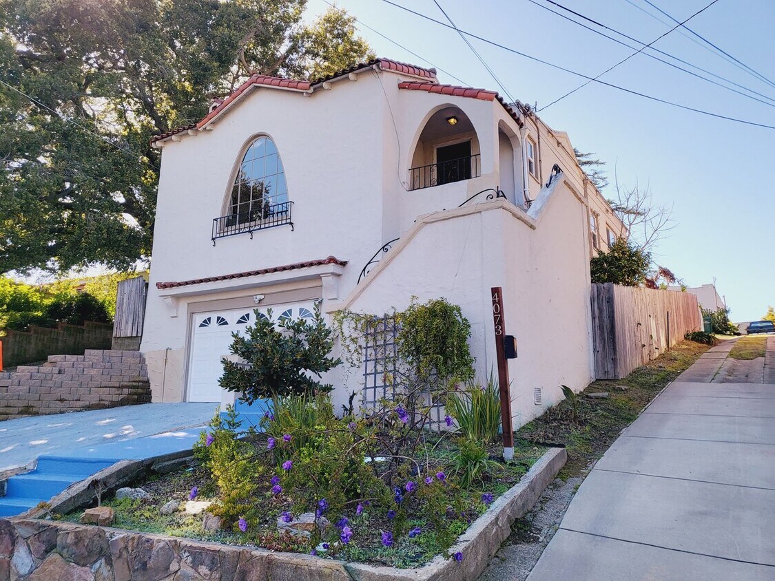 Primary Photo - Charming Single Family Home