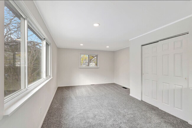 Building Photo - 6985 Beechmont Ave