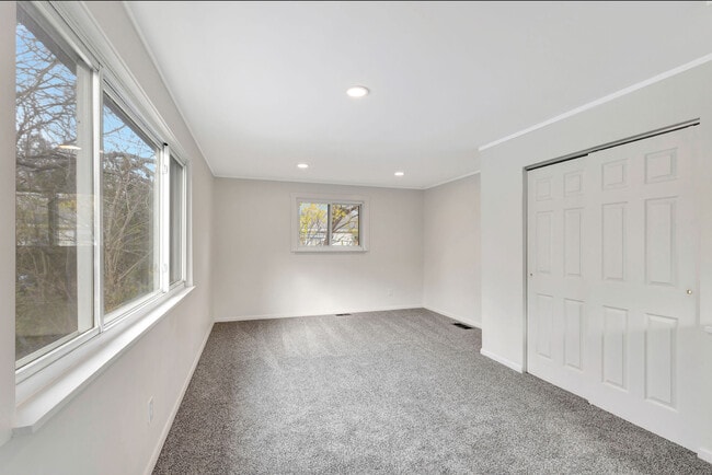 Foto del edificio - 6985 Beechmont Ave