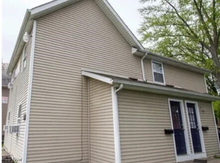 Primary Photo - 628 Sumner St