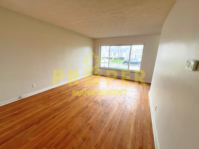 Building Photo - 2 bedrooms 1 bathroom house