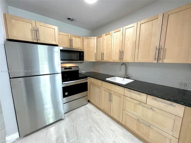 Foto del edificio - 3 br, 2 bath House - 529 NW 42nd St