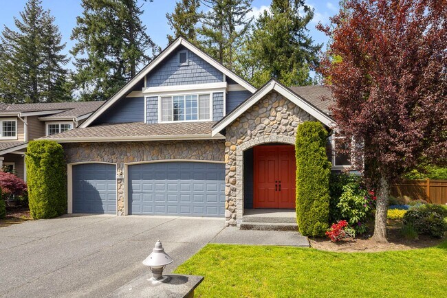 Foto del edificio - Private Greenbelt Retreat in Sammamish | 5BR Potential, 3-Car Garage and A/C