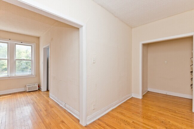 Foto del edificio - 1814 N Drake Ave