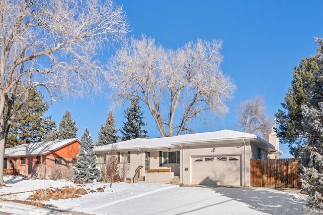 Building Photo - Charming 3 BR 3 bath home with non-conform...
