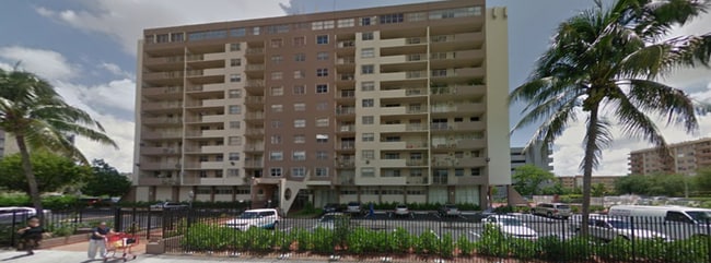 Building Photo - 4675 W 18th Ct