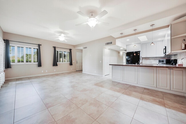 Building Photo - 73895 Saquaro Ct