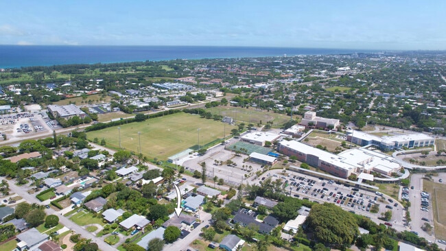 Building Photo - 2504 Oceanview Ave