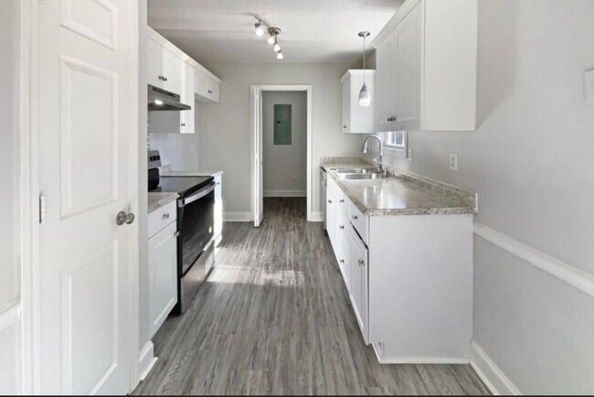 Foto del edificio - 1657 Gresham Ct