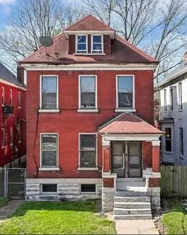 Building Photo - 2926 Dodier St