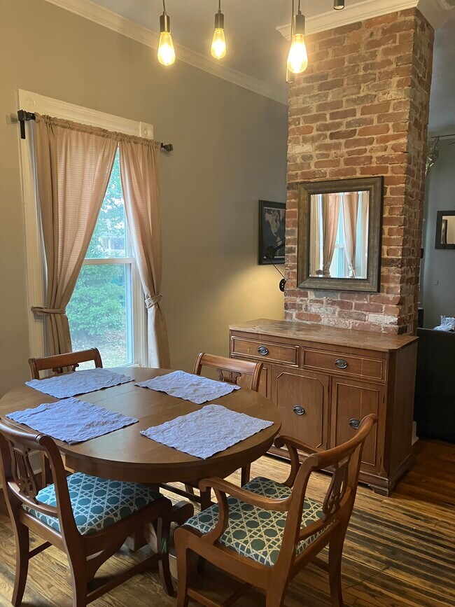 Foto del edificio - 1035 Lynnhurst Ave