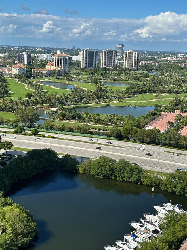 Foto del edificio - 3530 Mystic Pointe Dr