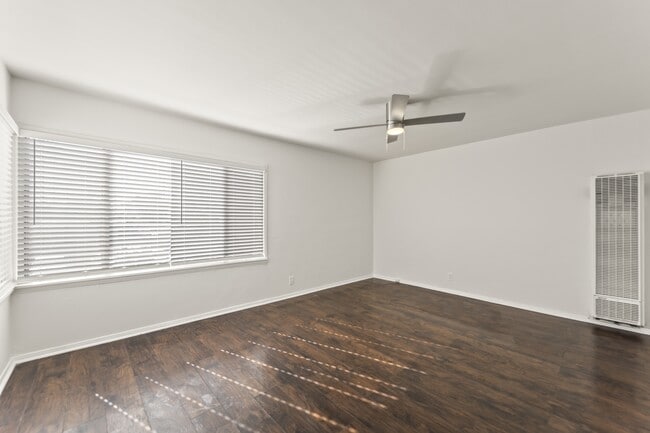 Building Photo - 1339 W 109th St