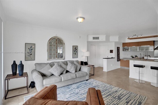 Foto del edificio - 17100 N Bay Rd