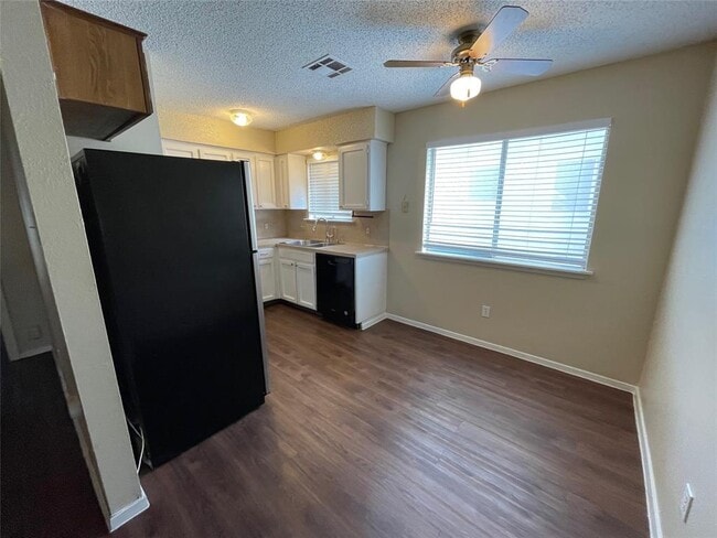 Building Photo - 6209 Emerald Forest Dr